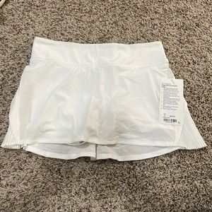 Lululemon play off the pleats skirt